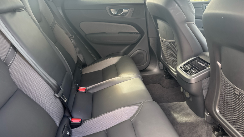 Volvo XC60 2.0 B5P Plus Black Edition 5dr AWD Geartronic Petrol Estate